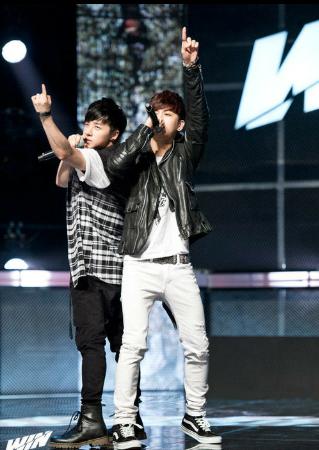 2 iKON birthdays coming up this week!
02/07 @ 0AM KST: #HAPPYJINHWANDAY
02/08 @ 0AM KST: #PrinceYunhyeongDay