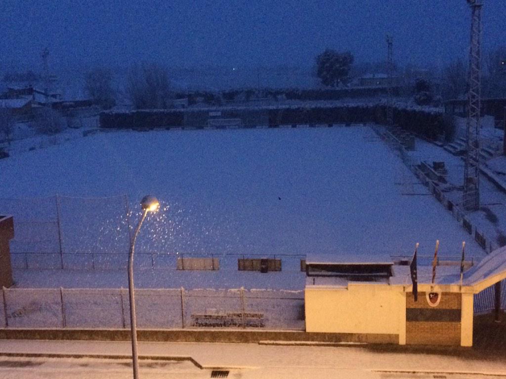 monblapau's tweet photo. Això no s'atura #neu a #almacelles #nevada #324eltemps #nevada324 #neuSegrecom http://t.co/T7RxmCihKS
