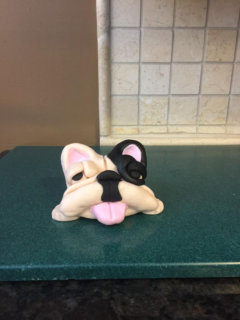 massarochris's tweet photo. Bulldog sugar piece for decoration on another one of her #personalizedcakes http://t.co/hlQWqTKvgZ
