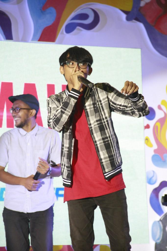 xmbladushx's tweet photo. @SurabayaBeatbox x @YamahaIndonesia  at Royal Plaza Surabaya (@riedjanADHI) http://t.co/6sIiIxMM5z
