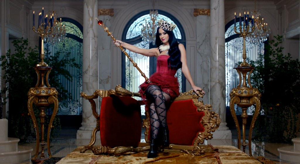 Aleera sat on her throne as she heard some of the guard bring in a intruder that trespassed into her territory her--