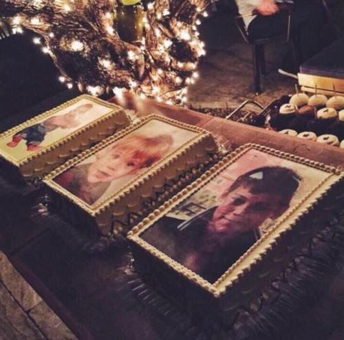 Brooke_Styles_0's tweet photo. If Harrys Cakes Weren't Cute Enough Look At What @WMANDEVILLE Put Up! @Harry_Styles http://t.co/Qs6NIx13ML
