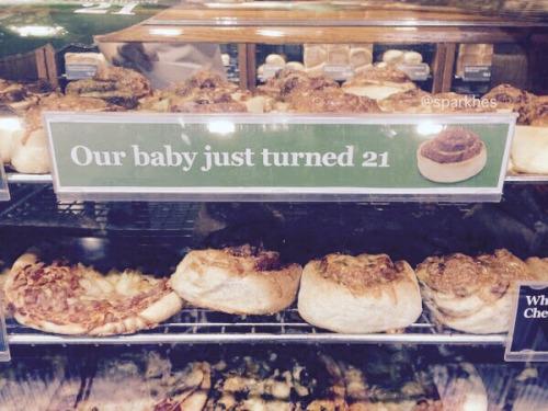 Brooke_Styles_0's tweet photo. If Harrys Cakes Weren't Cute Enough Look At What @WMANDEVILLE Put Up! @Harry_Styles http://t.co/Qs6NIx13ML