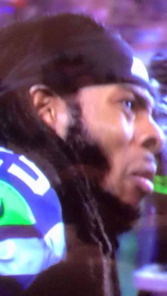 paige_aroo's tweet photo. Ha! This is the best!! Go Pats! #WhosGonnaWin #Patroits #PatriotsNation #FallonTonight http://t.co/AatuotIvjn