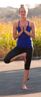 4houryoga's tweet photo. tree pose http://t.co/sWO3LCtPih RETWEET 4 more YOGA poses #4houryoga http://t.co/snm9u4iCwL 331