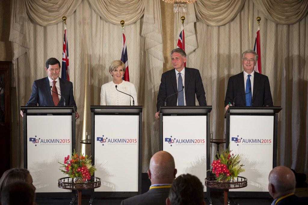 DefenceAust's tweet image. MINDEF @kevinandrewsmp, FM @JulieBishopMP, #ForeignSec @PHammondMP and #DefSec Fallon at #AUKMIN2015 press conference
