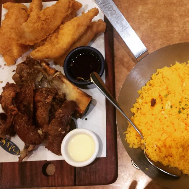 FishCoPh's tweet photo. It's a feast of crispy goodness with our Fish and Pork Knuckles Platter! ;) #FishCoPh http://t.co/fndGVRcPNo