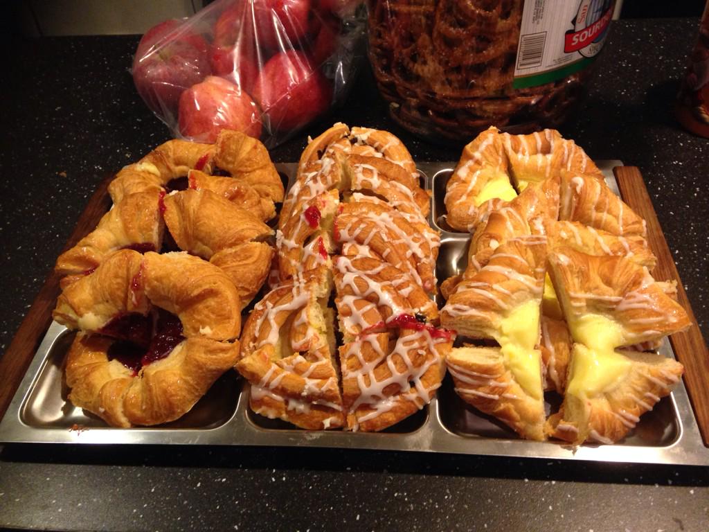 PerilPalace's tweet image. Breakfast ready for cast and crew on #AgentWalker @bathfolkfilms @AM_Tog