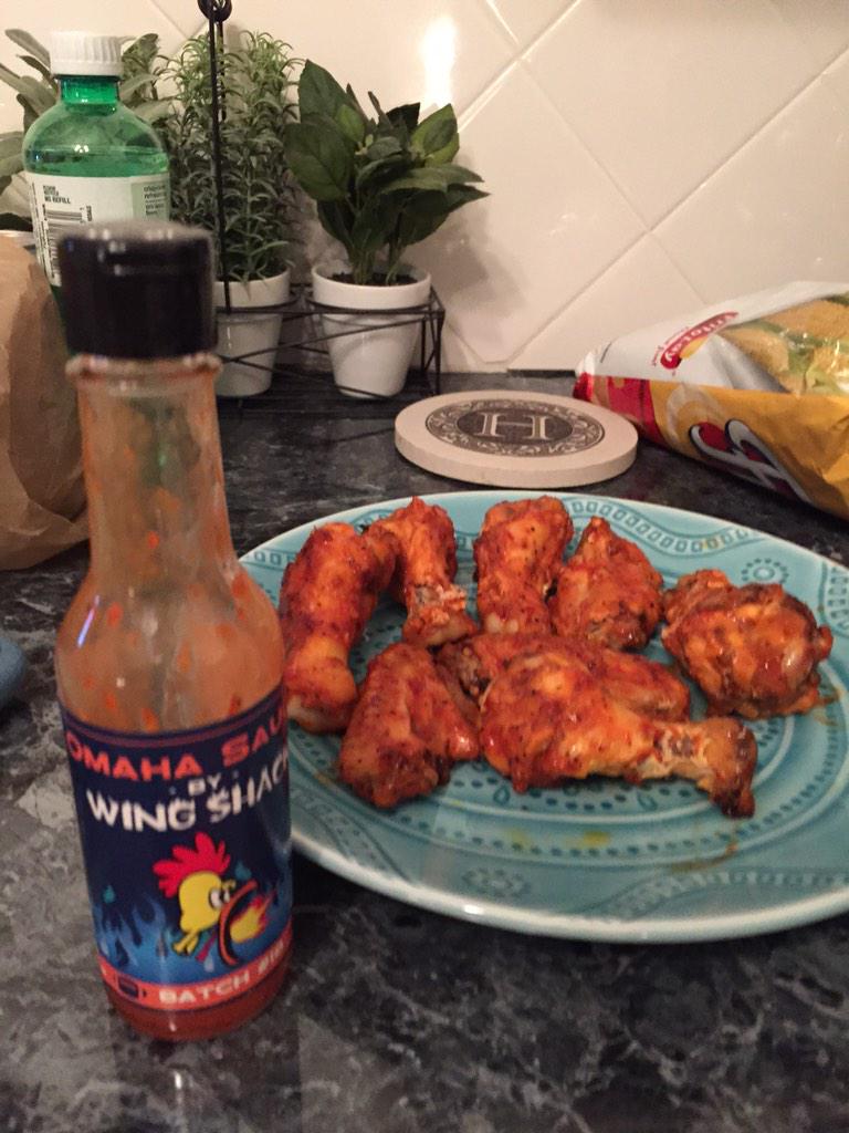 RyanHennig23's tweet photo. @geofeminina @leif_me_alone got to enjoy the next best thing to some Wing Shack here in Cheyenne! http://t.co/4DlI7CTtro