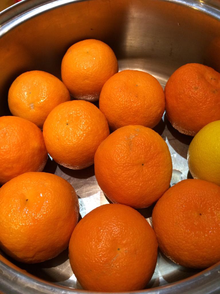 moonbites's tweet photo. Seeking culinary inspiration? Join us in the kitchen 4 foodie gossip &amp; a laugh #KitchenCan http://t.co/fbTJRf8OeN http://t.co/rP5hHjvskE