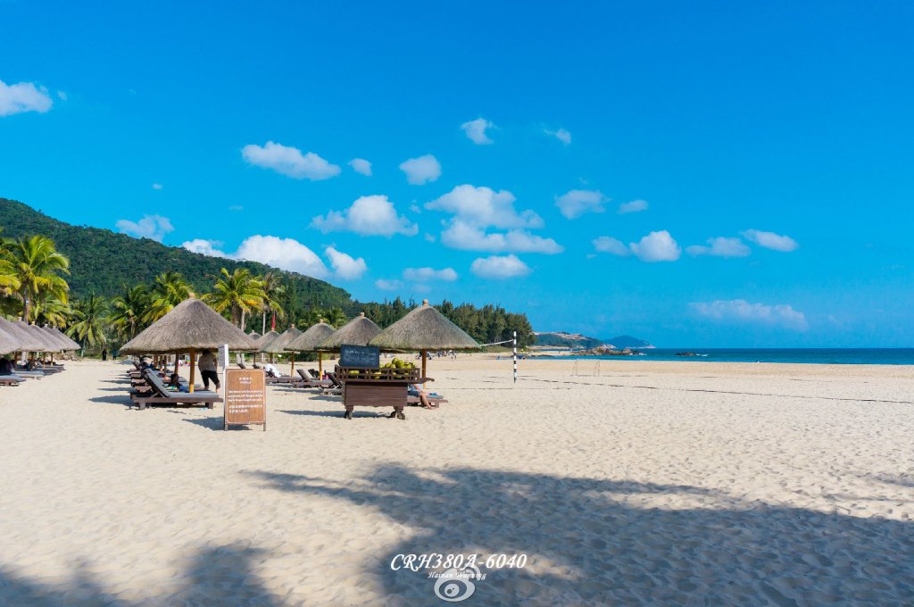 SurfingWanning's tweet photo. Shi Mei Bay.No crowds, only enjoys peace, sitting in the soft sand quietly listening to the waves of sound, so nice. http://t.co/gsSgMbdd7I