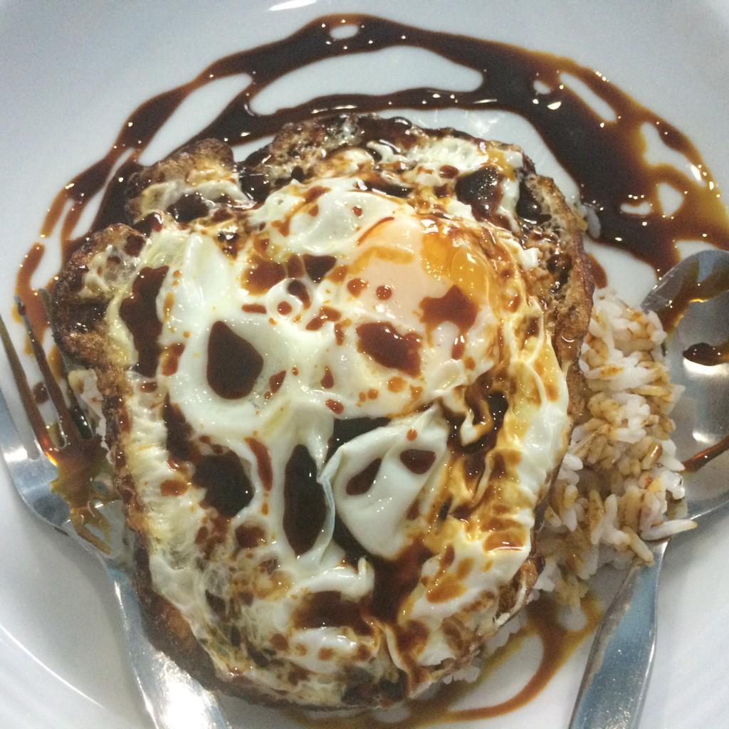 Pernah ngekos yaa"<a href="/OlgaLy_DIA/">Olga Lydia</a>: Mendadak pingin telur ceplok kecap ala kos dulu..pinggirnya rada gosong dikit jd "