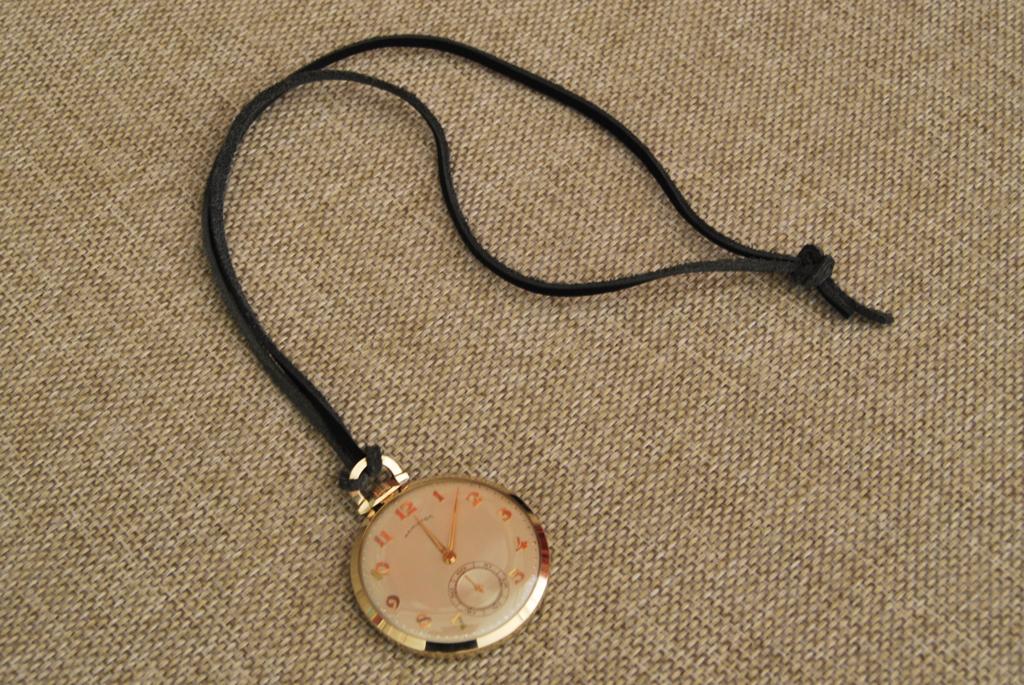 v2ex.com/t/167600

年底钱不够花，试出一只极其罕见的共济会标志「汉密尔顿 10K 实金古董怀表」， 1954 年产， 921 机芯，品相完美，走时精准，日差 8 秒。12800元，诚心入者可小刀。