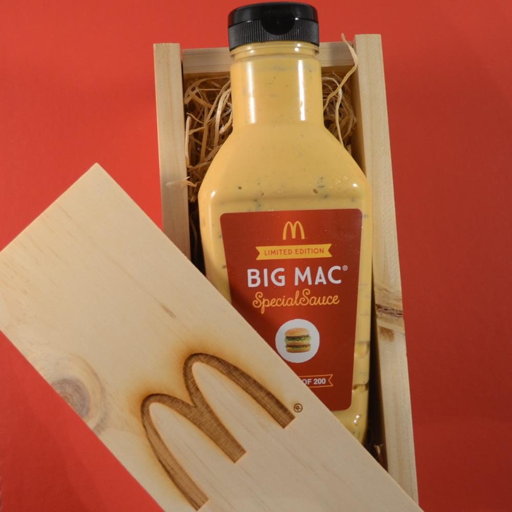 maccas's tweet photo. Bid on our Big Mac Special Sauce on eBay. All funds raised go to @RMHCAustralia! #whatalegend http://t.co/i5hQ37Rc9v http://t.co/44dTQSh3pE