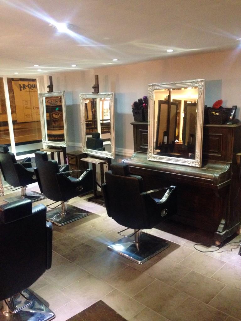 TheeHouseofHair's tweet photo. We absolutely love our new look salon... Hope you all like it to... http://t.co/CHs0kmKl3j