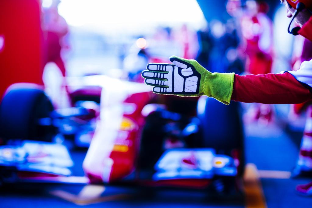 ScuderiaFerrari's tweet photo. #RedTest1  I 'glove' my job http://t.co/djIxfnukDV