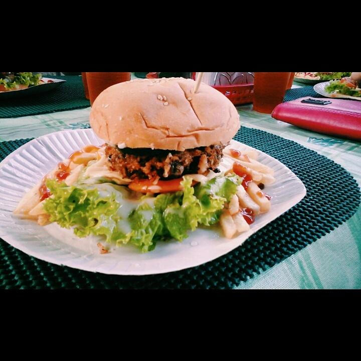 kwaninonie's tweet photo. Sakit mo sa batok beh. Haha. #messyplate ππ·ππ http://t.co/y0C1tfXXIv