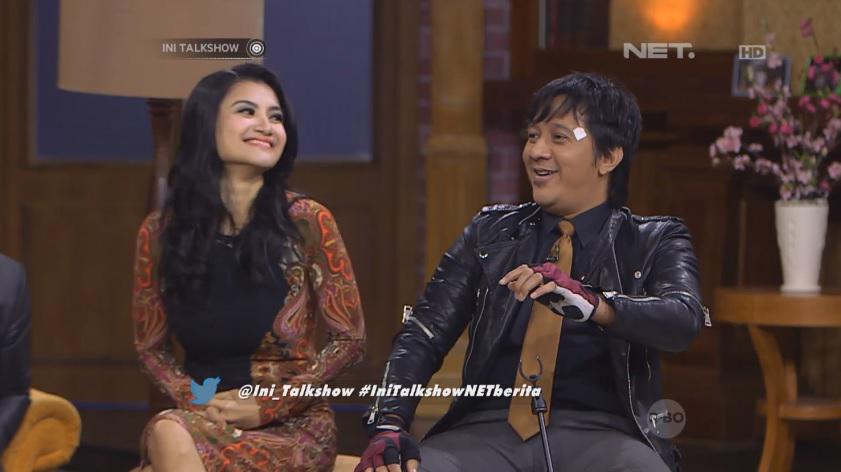 newsuleprikitiw's tweet photo. RT @IniTalkShow: Wah @BellaFawzi terkejut nih dengan kejutan dari @newsuleprikitiw #IniTalkshowNETberita http://t.co/cG0qFFMjo0