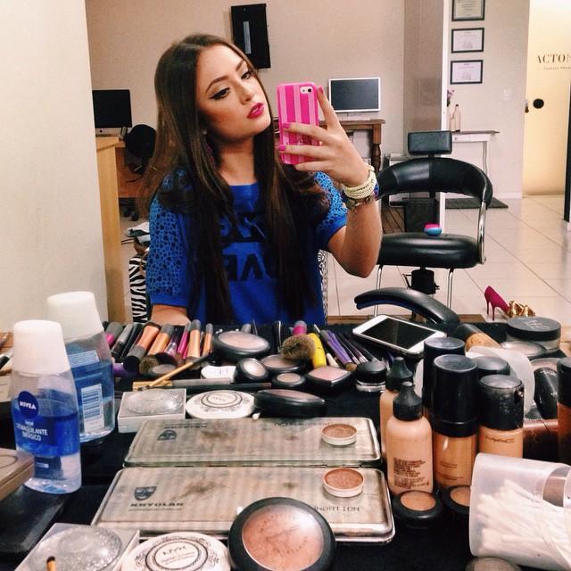 maria_fashion14's tweet photo. Getting ready for the next shoot !! 😍😘💋💋💋💅💅💅💜💜💄💄📷📷📷 http://t.co/BIVe2Ujq0o