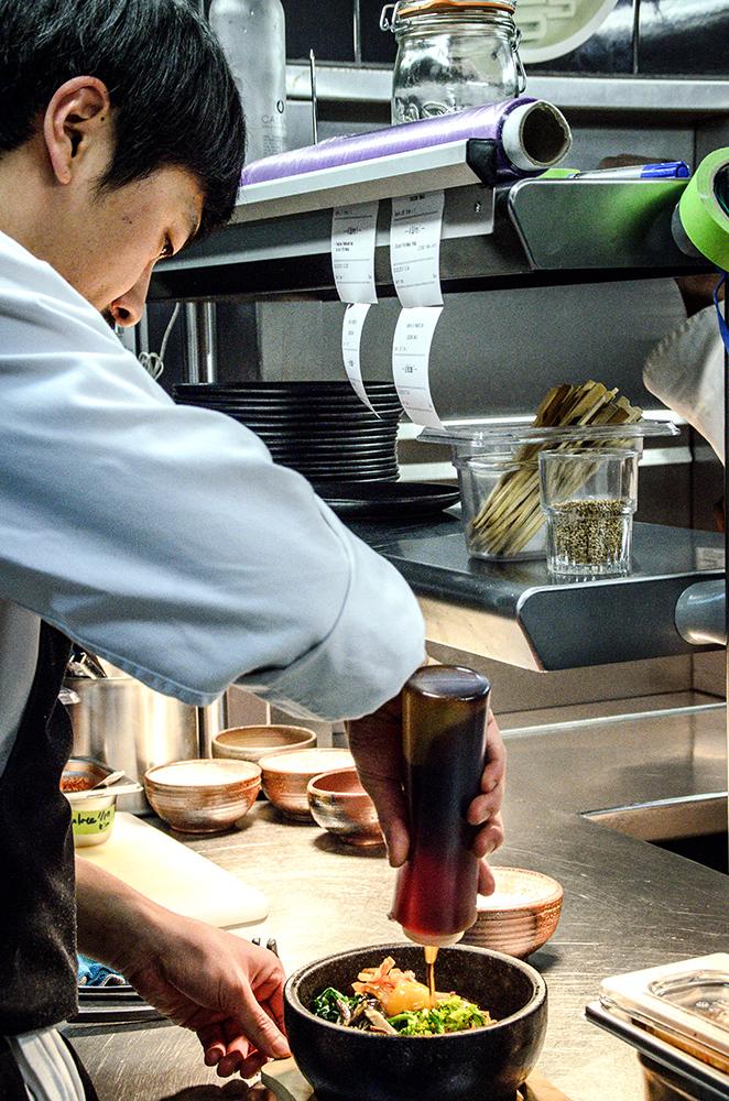 Envie de nouveautés en février ? Soyez les premiers à goûter les nouveaux plats du chef d'#ibaji. #LaJeuneRue #korea