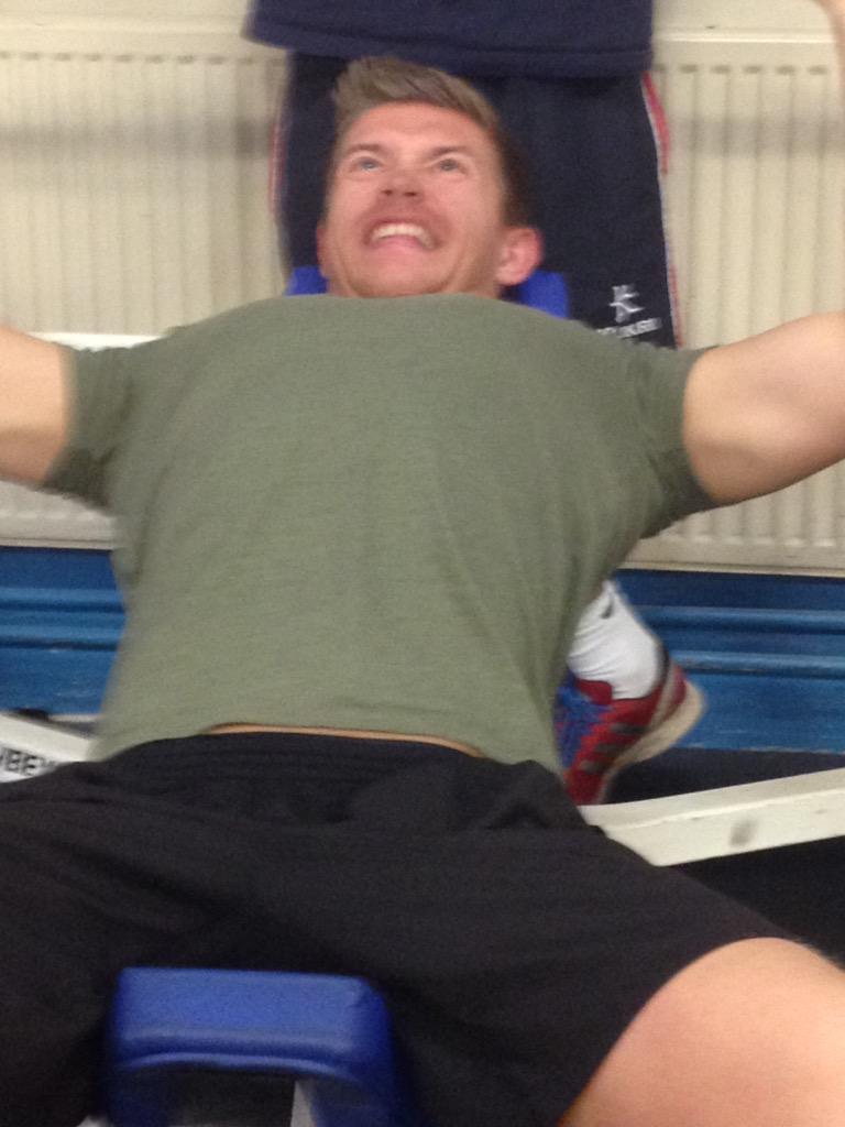BenjaminTill's tweet photo. @AndyLaw94 some people just don't work as hard in the gym as this kid http://t.co/dYEFlhgNG8