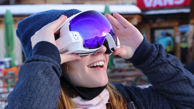JournalDuGeek's tweet photo. RideOn : un masque de ski connecté et réalité augmentée http://t.co/6XEqtkVuX8 http://t.co/vG5nzLSQSI