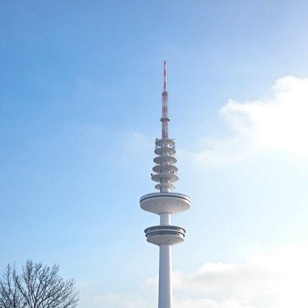 🙊 <a href="/elbflip/">Philipp / Flip</a> (<a href="/instagram/">Instagram</a>) reminding us to stand tall and reach for the sky - great picture 🏆  instagram.com/p/yk-RCoL-3i/