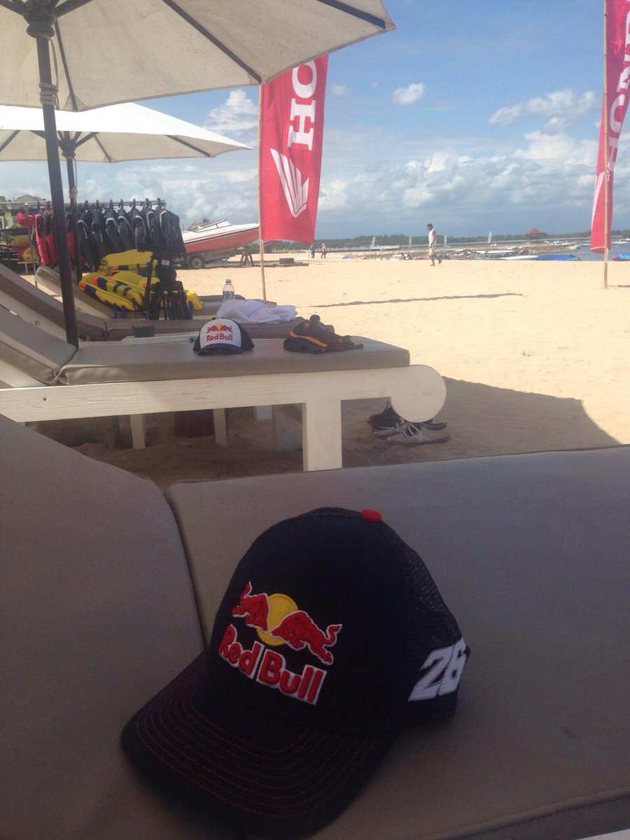 box_repsol's tweet photo. Amazing day in Bali! @marcmarquez93 and @26_DaniPedrosa in the #RepsolTeam2015 presentation: http://t.co/eXZR9cgGRM http://t.co/XUxBGhVzuv