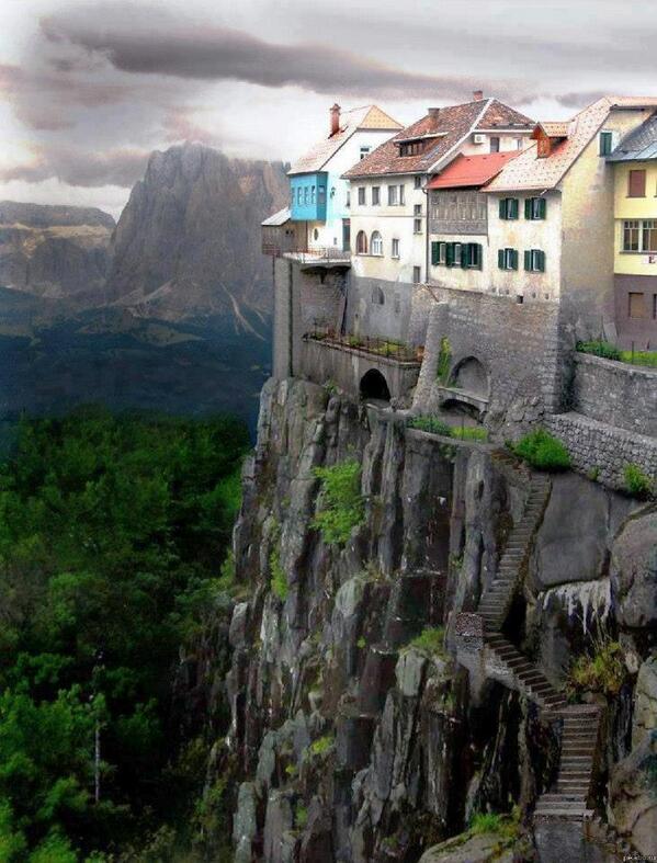 _Paisajes_'s tweet photo. Al borde del precipicio. Ronda, España. http://t.co/lAfAPeKAR9