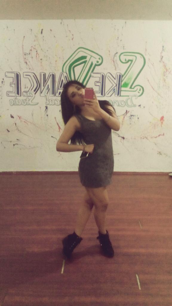 monsemarvall's tweet photo. #skedance #ensayo #singer #marrythenight #entrelosdos #nuestrorumbo #tampico http://t.co/iEh5PKem5o