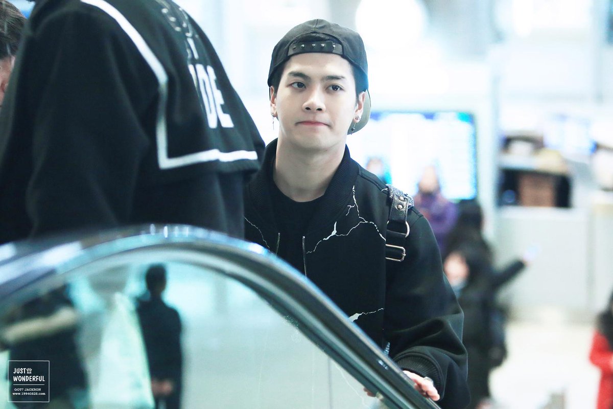 19940328com's tweet photo. [PICS UP!!] 150114김포공항  #잭슨 #JACKSON 
>>> http://t.co/Q5srBiU6fY<<< http://t.co/hQLRCh1aqm