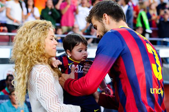 Bisa sama gitu ya :|\" Happy Birthday.. Gerard Pique & Shakira
2 Februari 1987 & 2 Februari 1977 