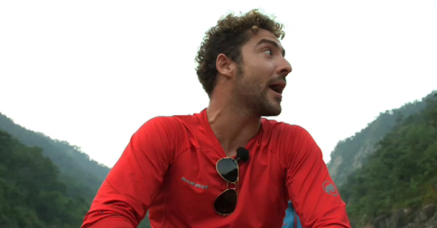 VolandoVoyTV's tweet photo. Así sonaba @davidbisbal cantando a pleno pulmón en un río nepalí http://t.co/9SIDv7XhXg @JesusCalleja http://t.co/Coup3gxOgo