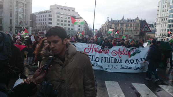axierL's tweet photo. 2000 lagun elkartu ziren Bilbon #HassanaLibre esateko.
Bihar amaituko zaio EHan egoteko epea http://t.co/rBywdoZOvy http://t.co/VuXqCN5K1P