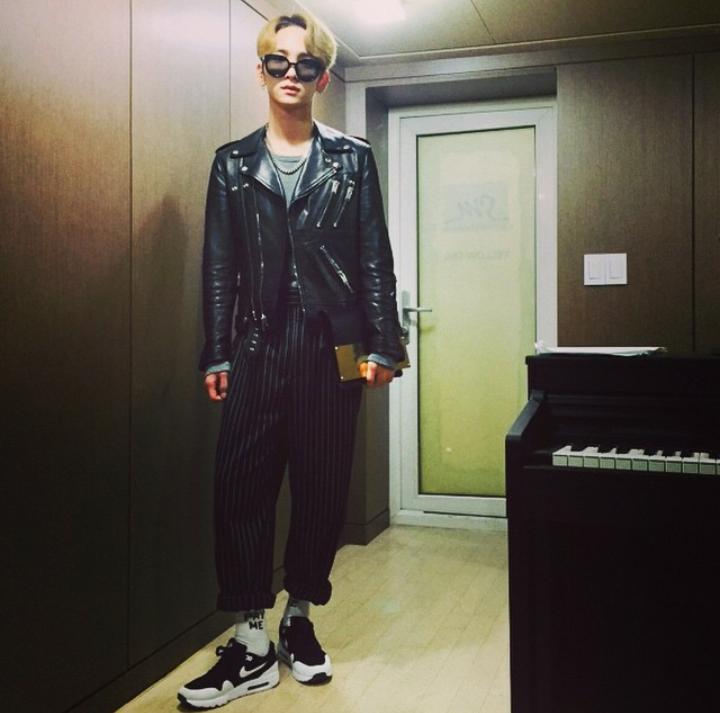 20080525net's tweet photo. [KEYstagram] practicing #dailylook #ghopper #saintlaurent #modernique #nike http://t.co/sWUyQzXlUO