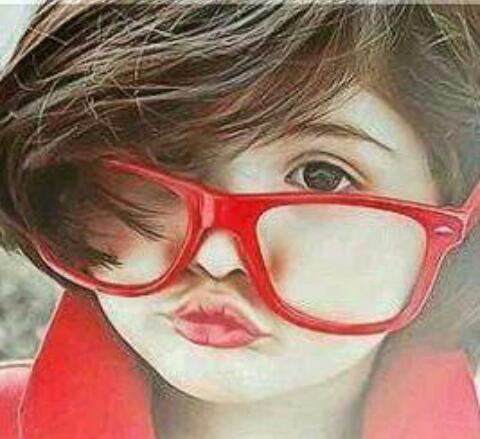 لو كان هناك محلات لبيع السعادة
لرأيت البشر يتهافهون عليها
ويشتر ونها بأغلى الاثمان 
ولكنهم يجهلون