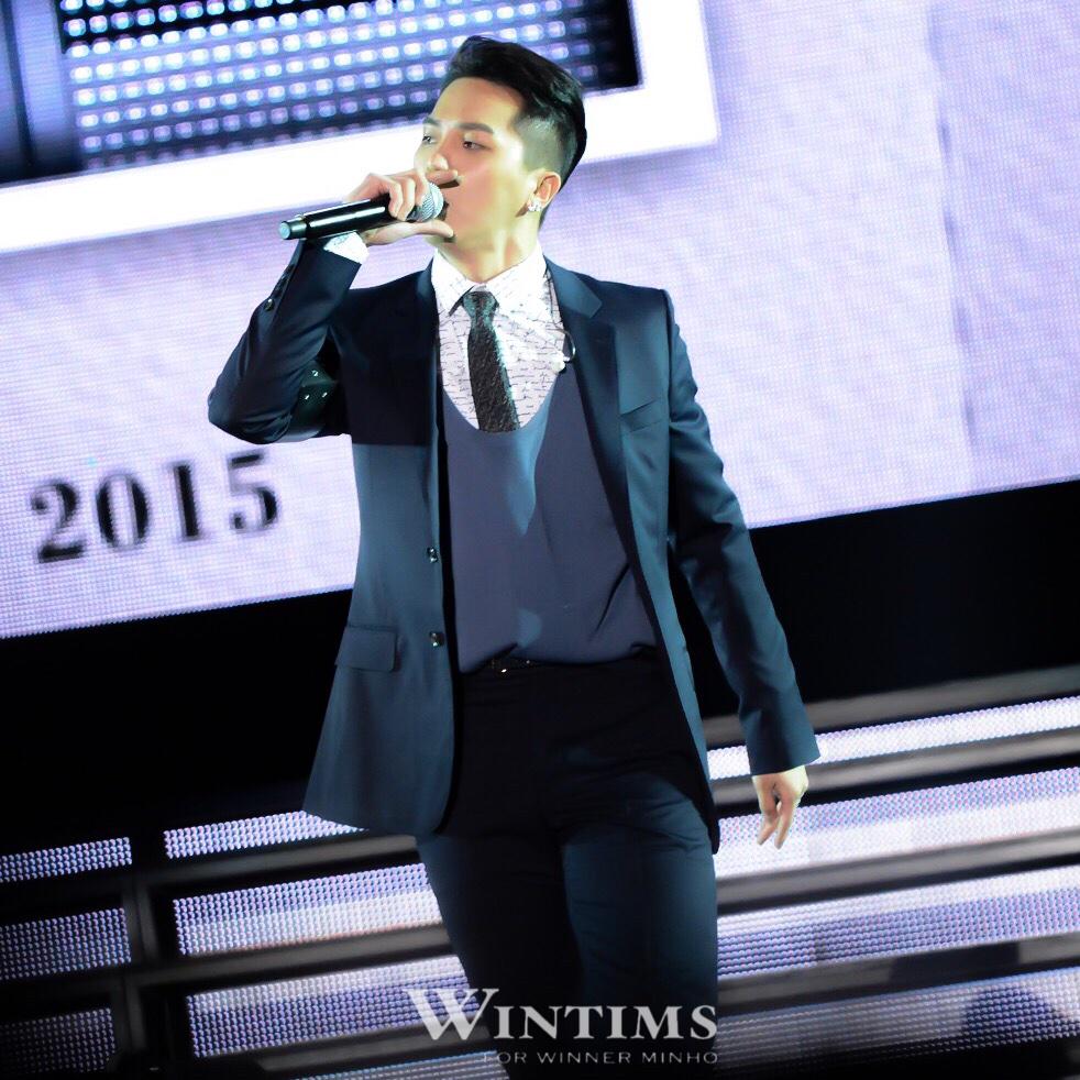 B81oV-GCYAA8bgr.jpg:large