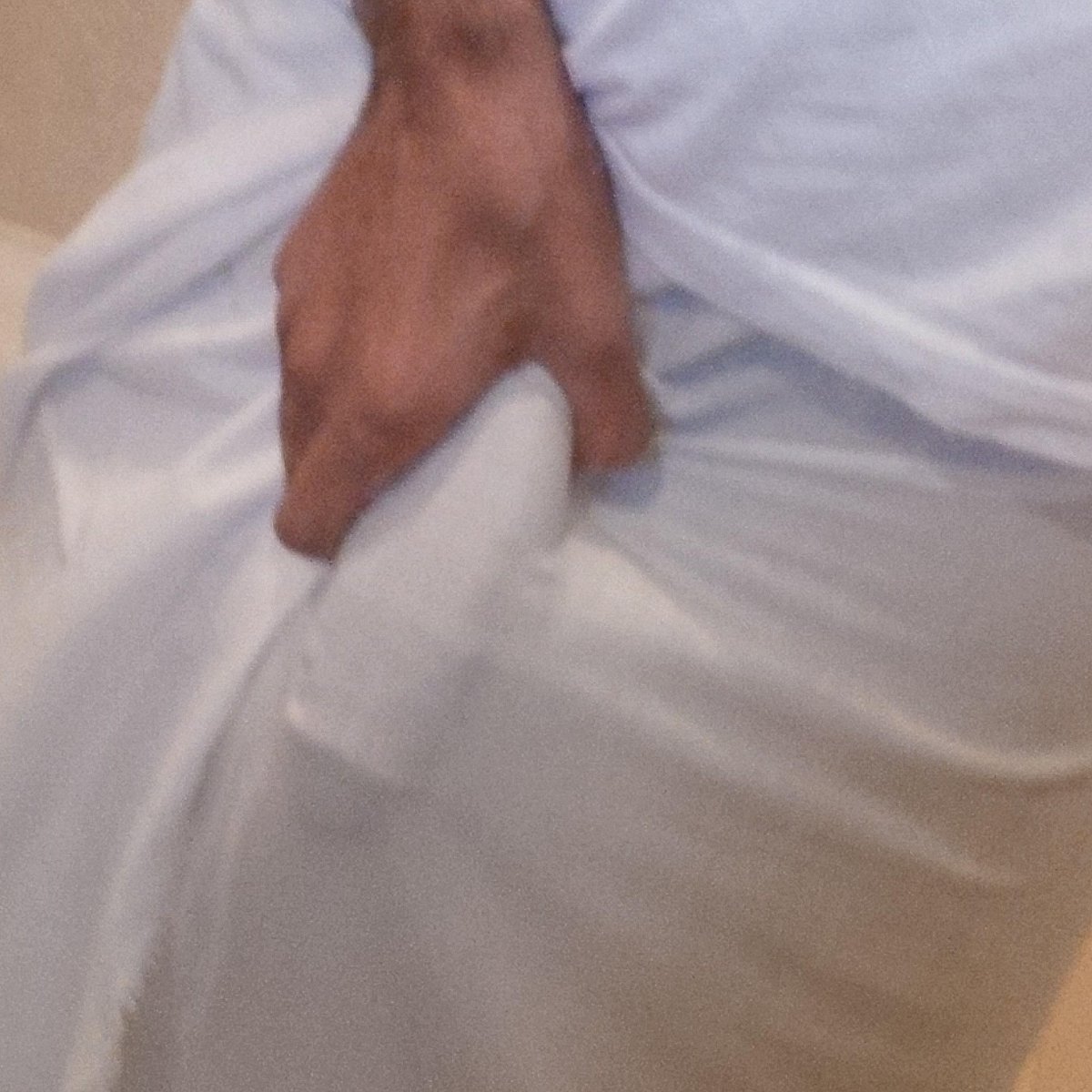 الزب الي قام من الي نظرها 
يبى لحم ترى الجوع غلاب / ريتوييت*