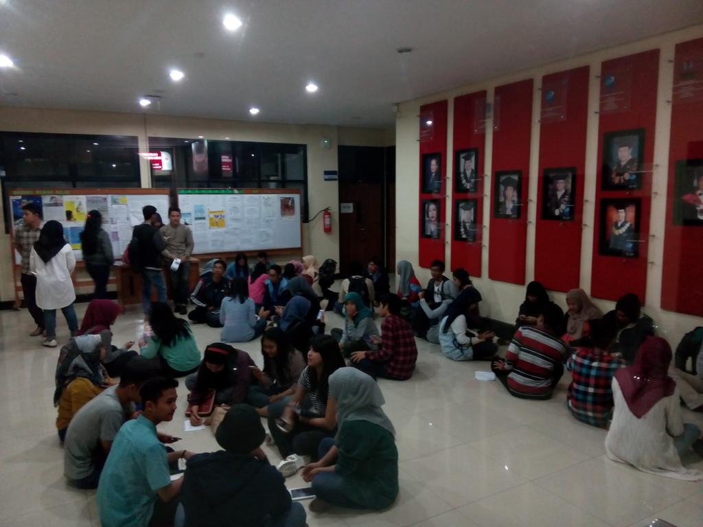 Sedang berlangsung acara techmeet YEC malam ini, buat temen temen yg masih dijalan yuk merapaat <a href="/hipmiunivtelkom/">HIPMI PT Univ Telkom</a>
