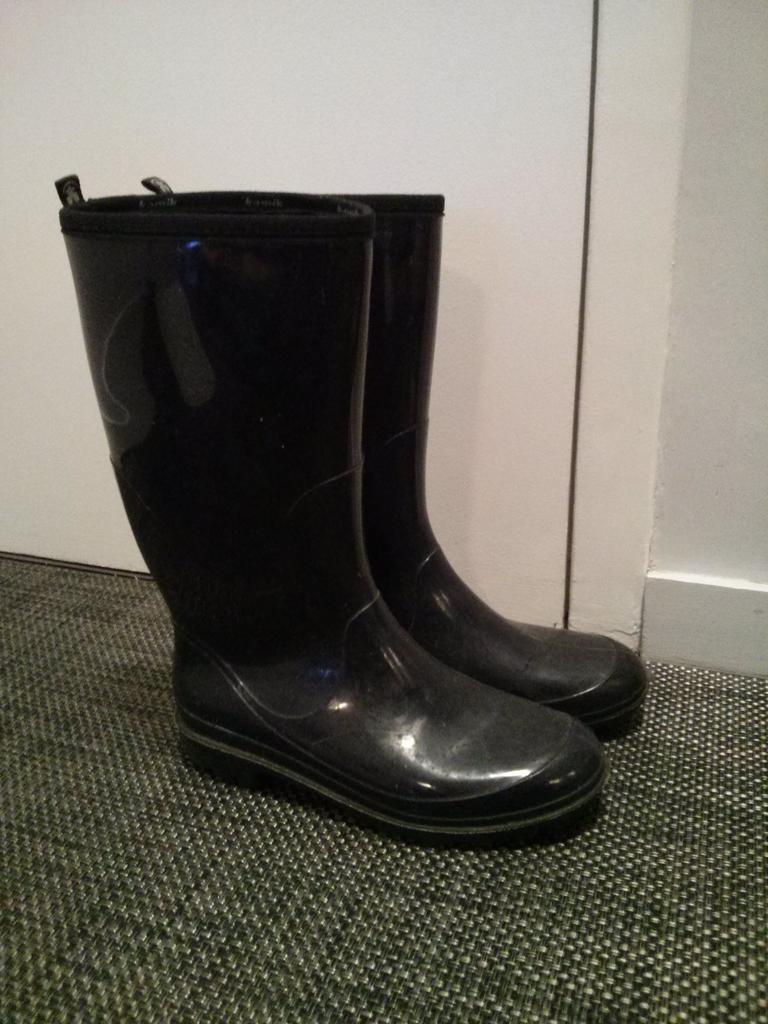 dlschuyler's tweet photo. NYC peeps: get out your wellies! #slushyday #rainyday #NYC http://t.co/qNF1XlBgA7