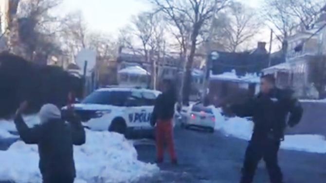 NY police officer under fire after pulling gun at a group of teens throwing snowballs buff.ly/1EAbxMb