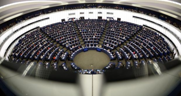 DwDeutsche's tweet photo. European Parliament buildings evacuated after bomb scare http://t.co/ZtMEIjzfJ0
