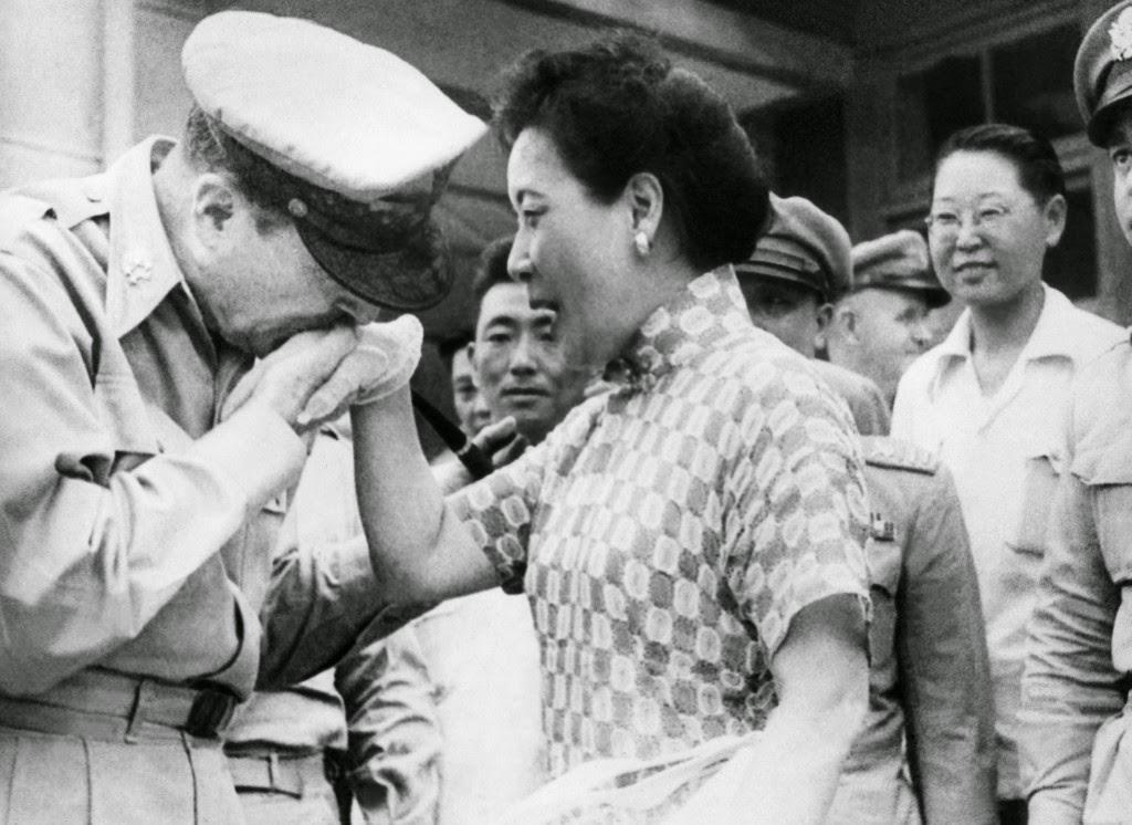 Fascinating Historical Picture of Douglas MacArthur with Chiang Kai-shek in 1950 