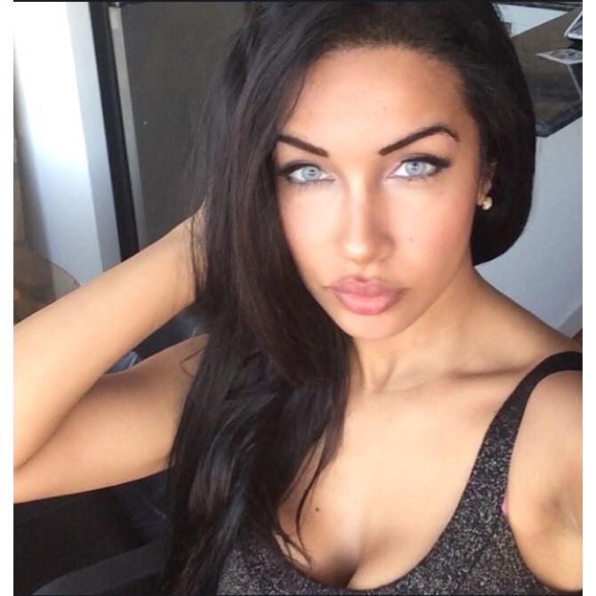 Hope everyone is having a nice day 💋 #selfie http://t.co/anuKB3pidg<a href="/tag/selfie"class="tags">#selfie</a>