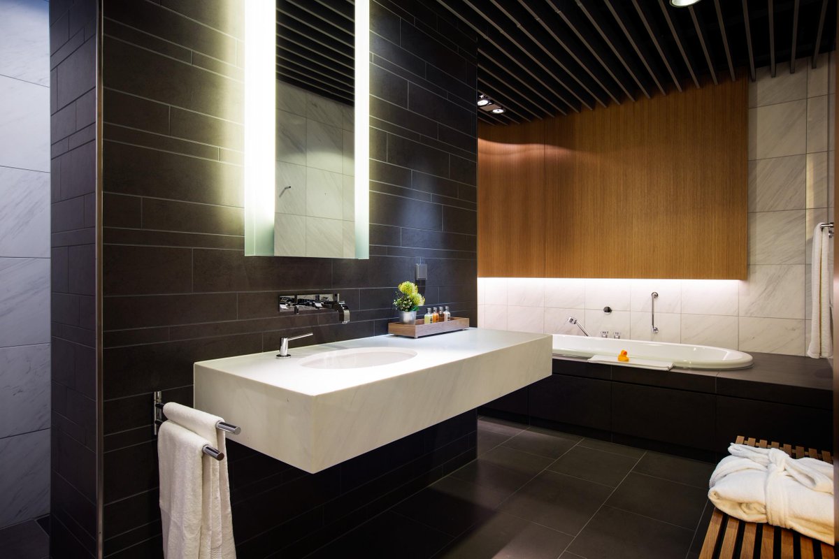Lufthansa_FCT's tweet photo. Where do all you ducklings love dipping your heads in the water? Share your favorite hotel bathrooms! #FirstClassStay http://t.co/3VVYehaFDp