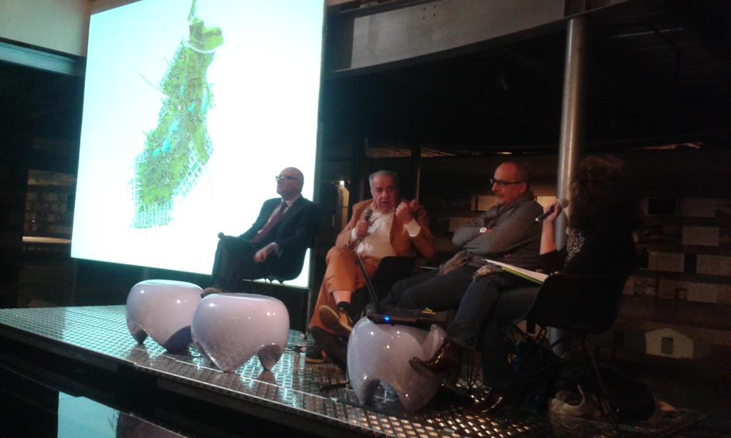 thierrylajoie's tweet photo. RT "@AFTRP: Le Central Park du Grand Paris fait salle comble au @PavillonArsenal #logement #AFTRP http://t.co/bB4dhoX4nV"