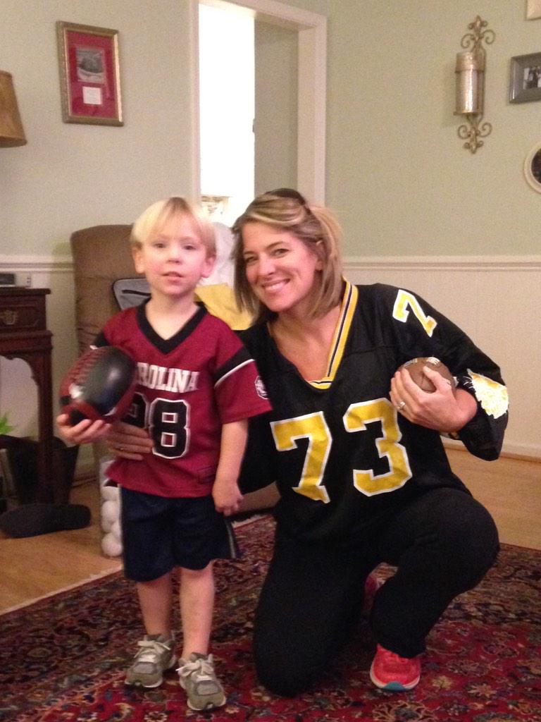 TheBabyHolmes's tweet photo. Happy Birthday to this sexy lady #GreatestMomEver #MamaMamaMamaMamaMama @annamclaurin http://t.co/dKfB0r5K9I