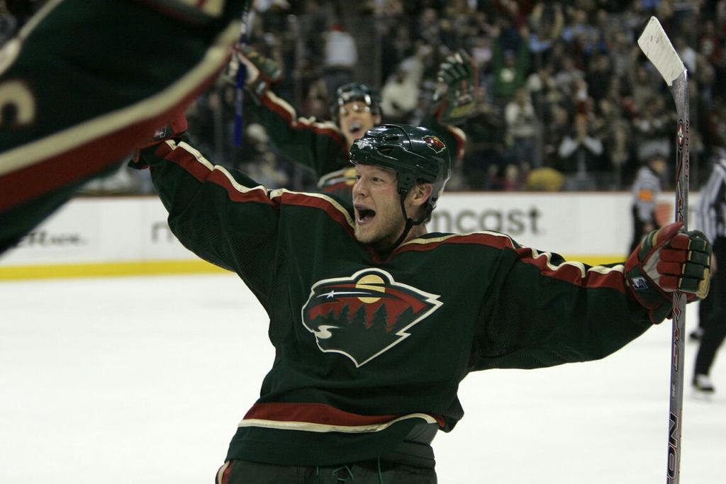 Happy birthday today to former & right winger - Mark Parrish born in Edina, MN 