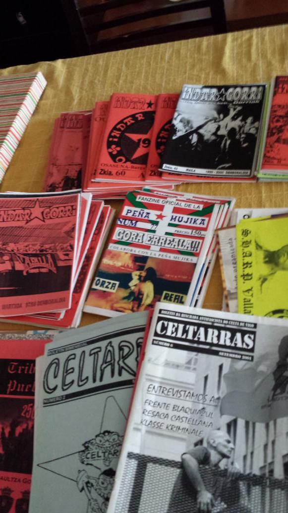 PichiCelta's tweet photo. Para participar en el sorteo de 20 pegatas (5 de cada), un fotomontaje y un zine, solo hay k seguirme y solicitar n°. http://t.co/bUqZRC4OoK