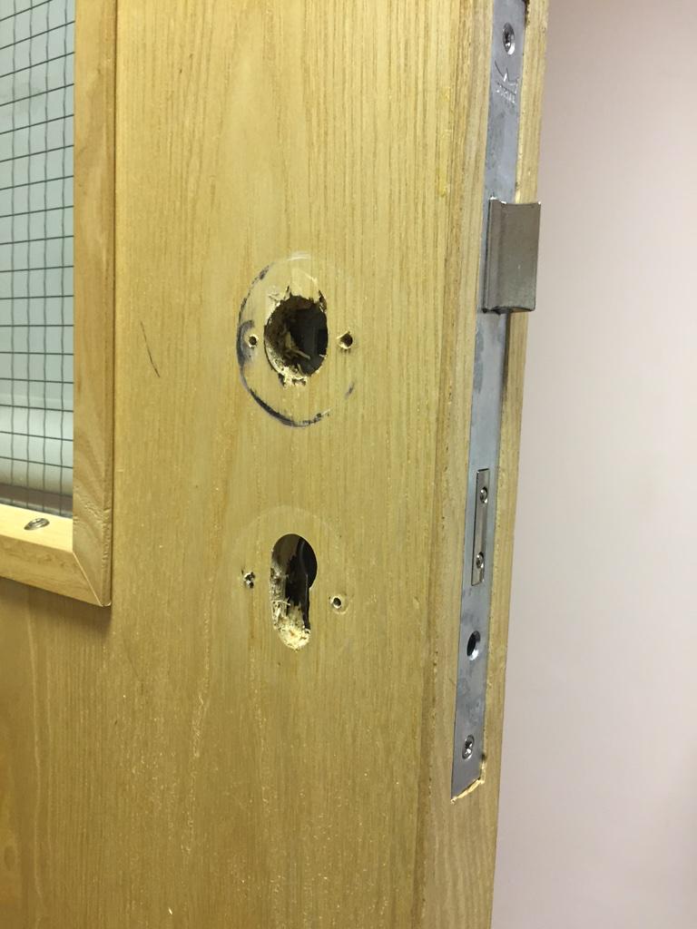 SteronLocksmith's tweet image. Before, during &amp;amp; after fitting @MulTLockUK #SmartAir #thekeytoyoursecurity